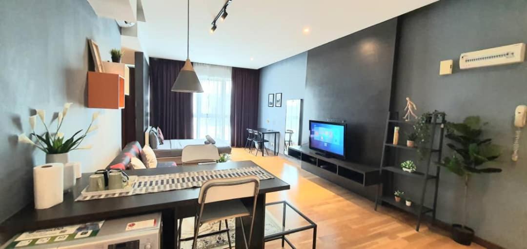 Regalia Suites KLCC View Rooftop Infinity Pool by SHI