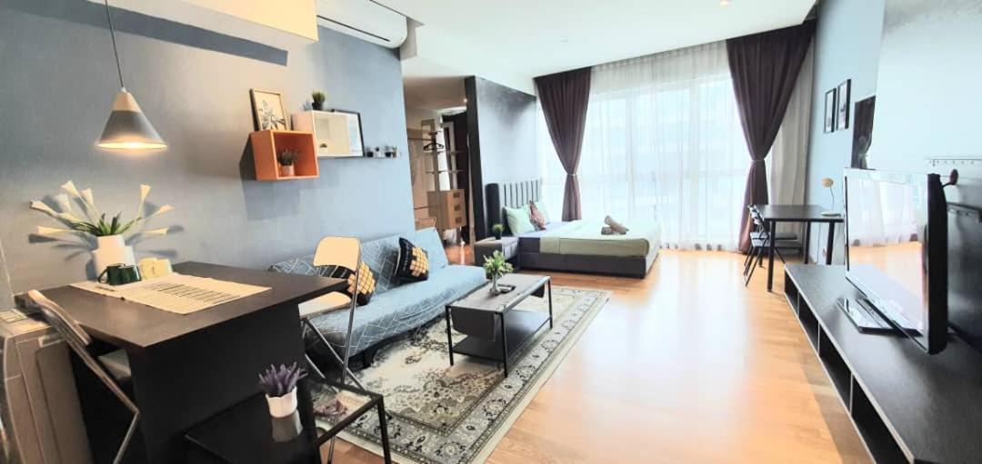 Regalia Suites KLCC View Rooftop Infinity Pool by SHI