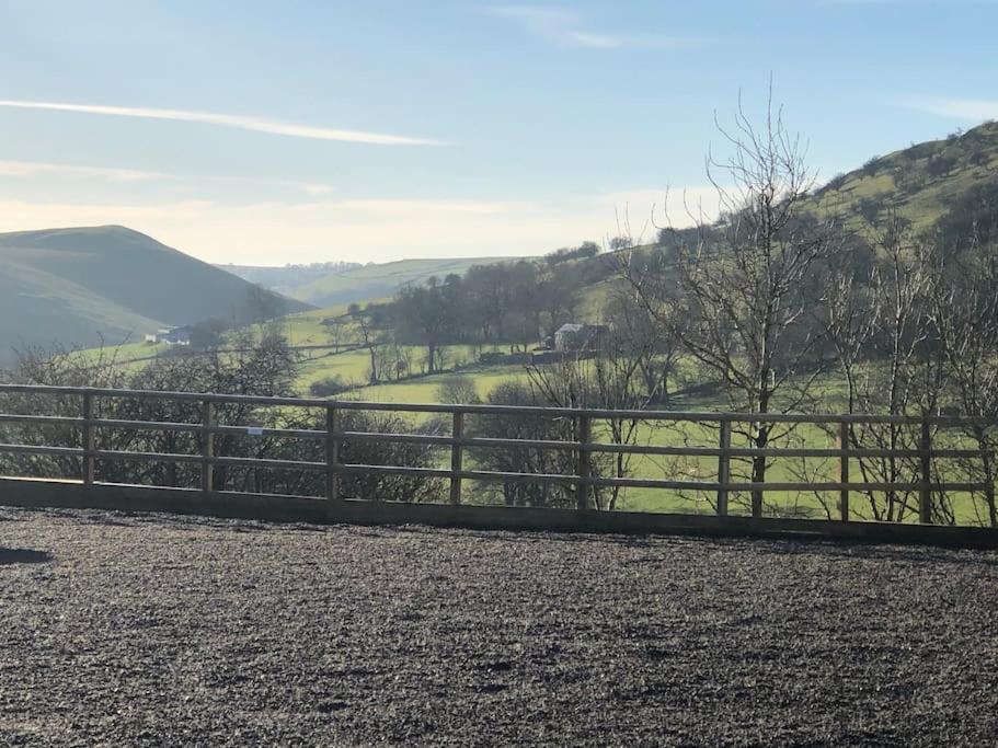The Homestead - Modern cottage in a stunning Peak District setting view 3