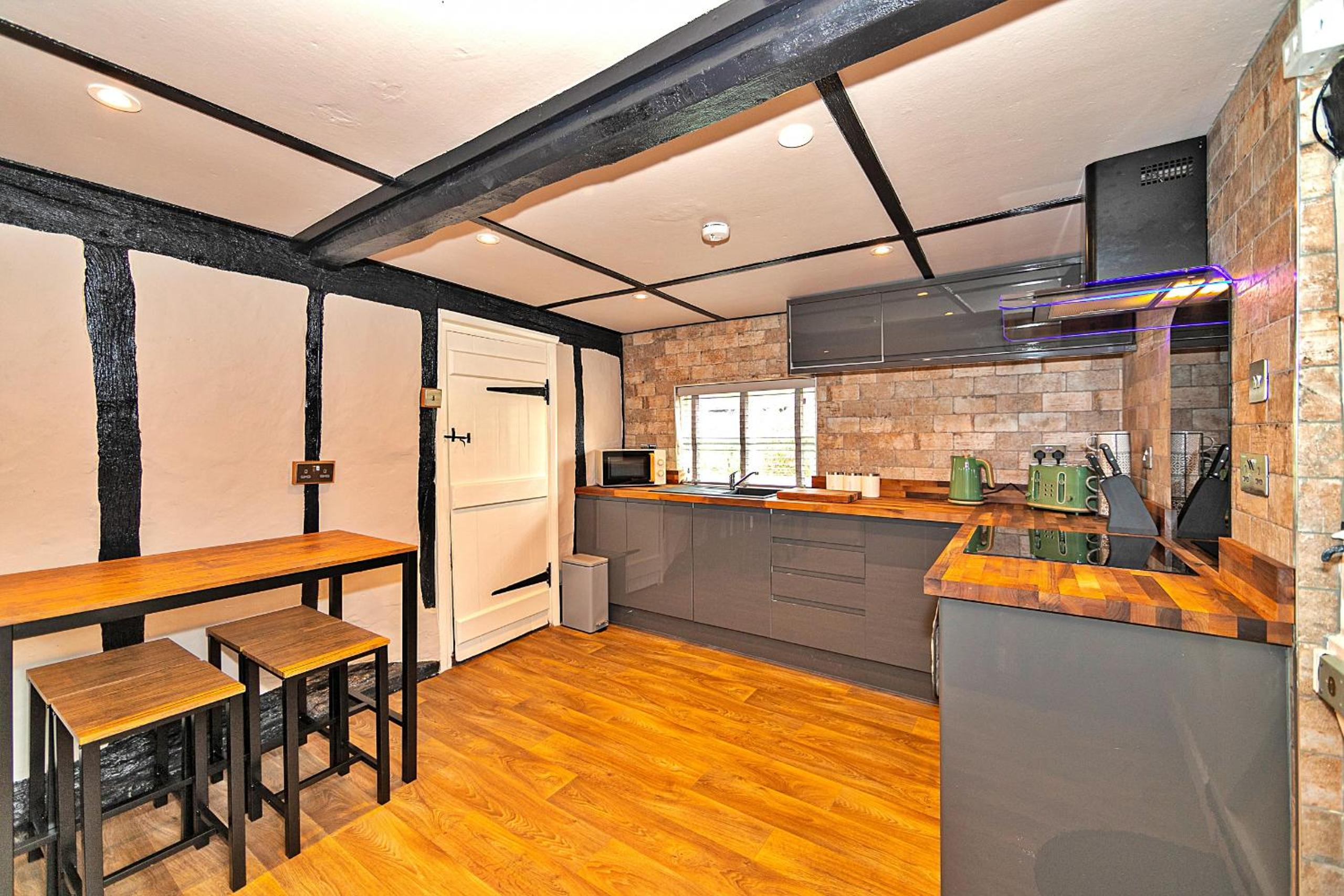 Finest Retreats - Chocolate Box Cottage