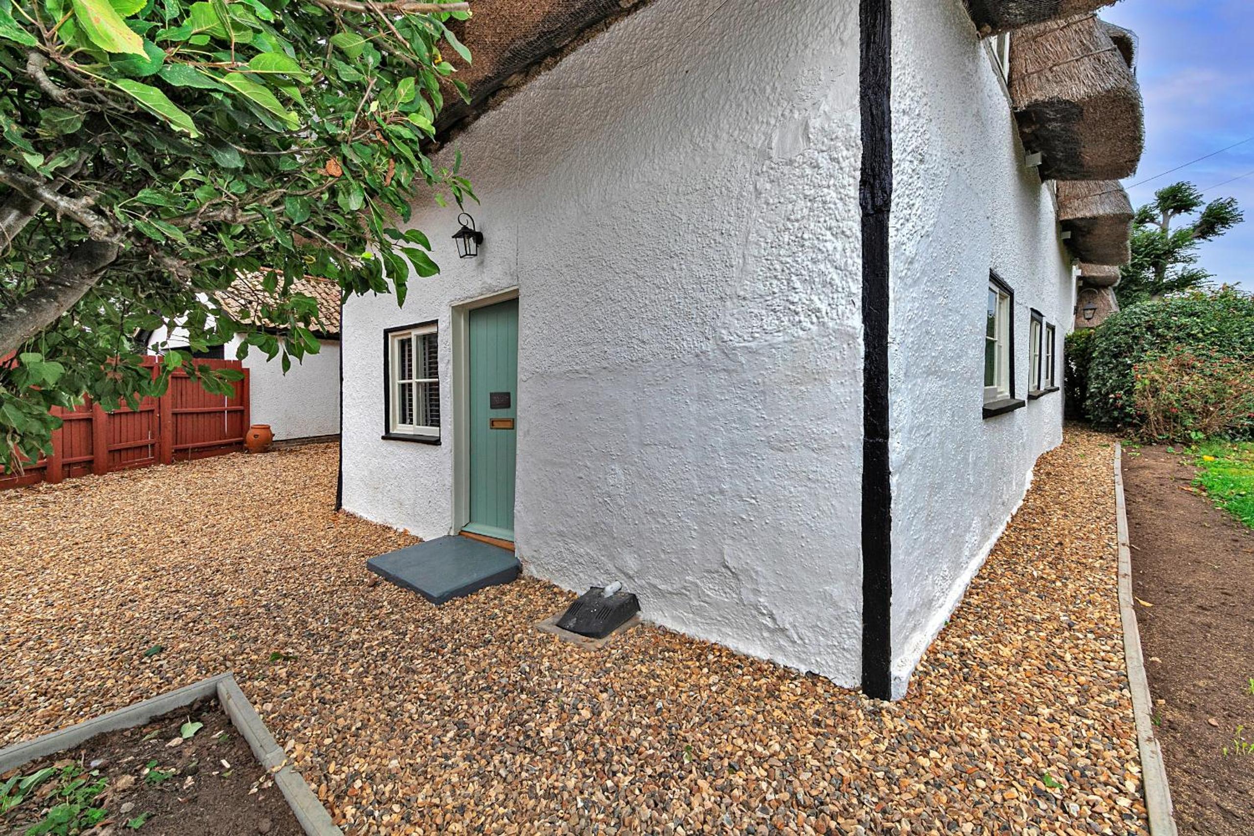 Finest Retreats - Chocolate Box Cottage