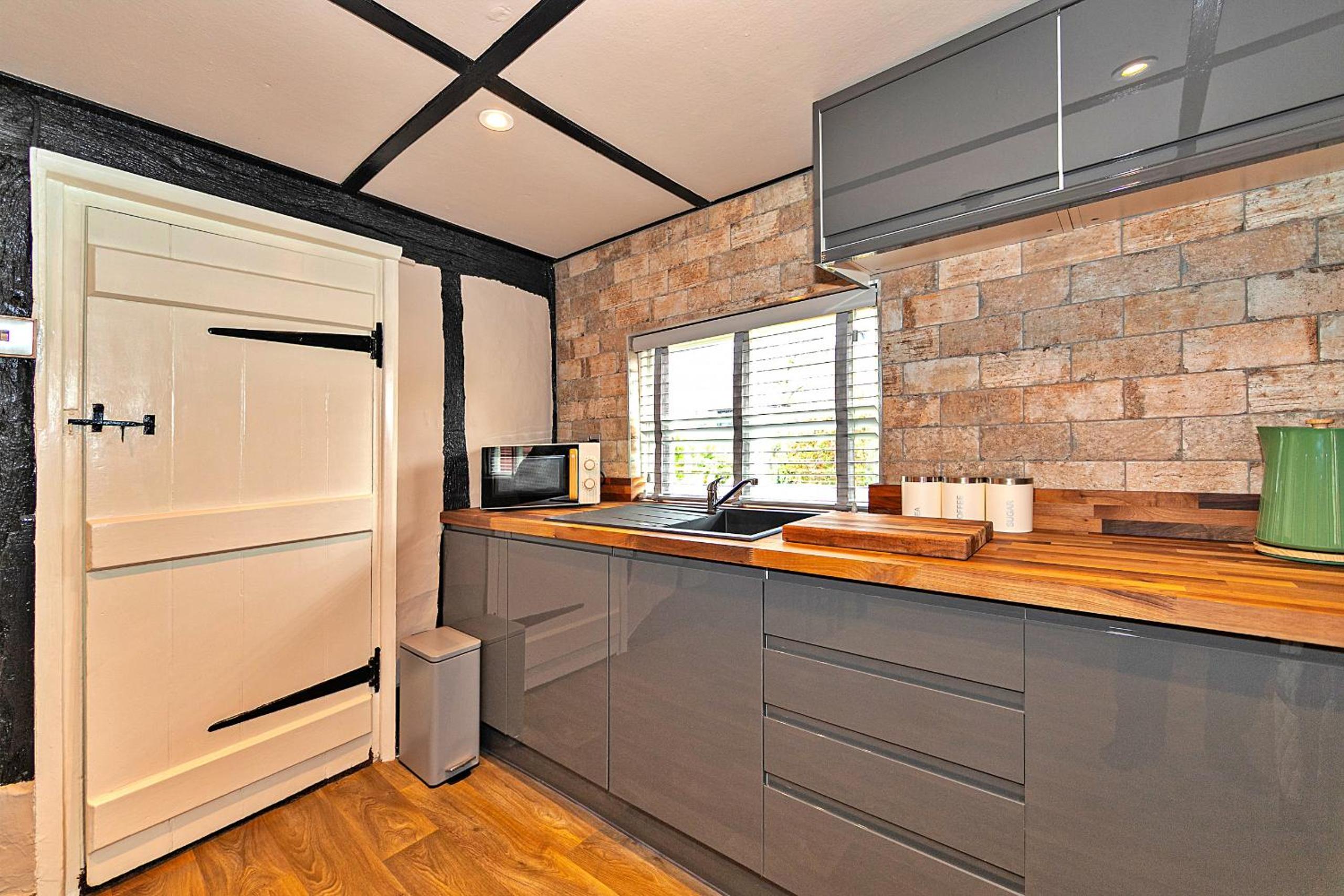 Finest Retreats - Chocolate Box Cottage