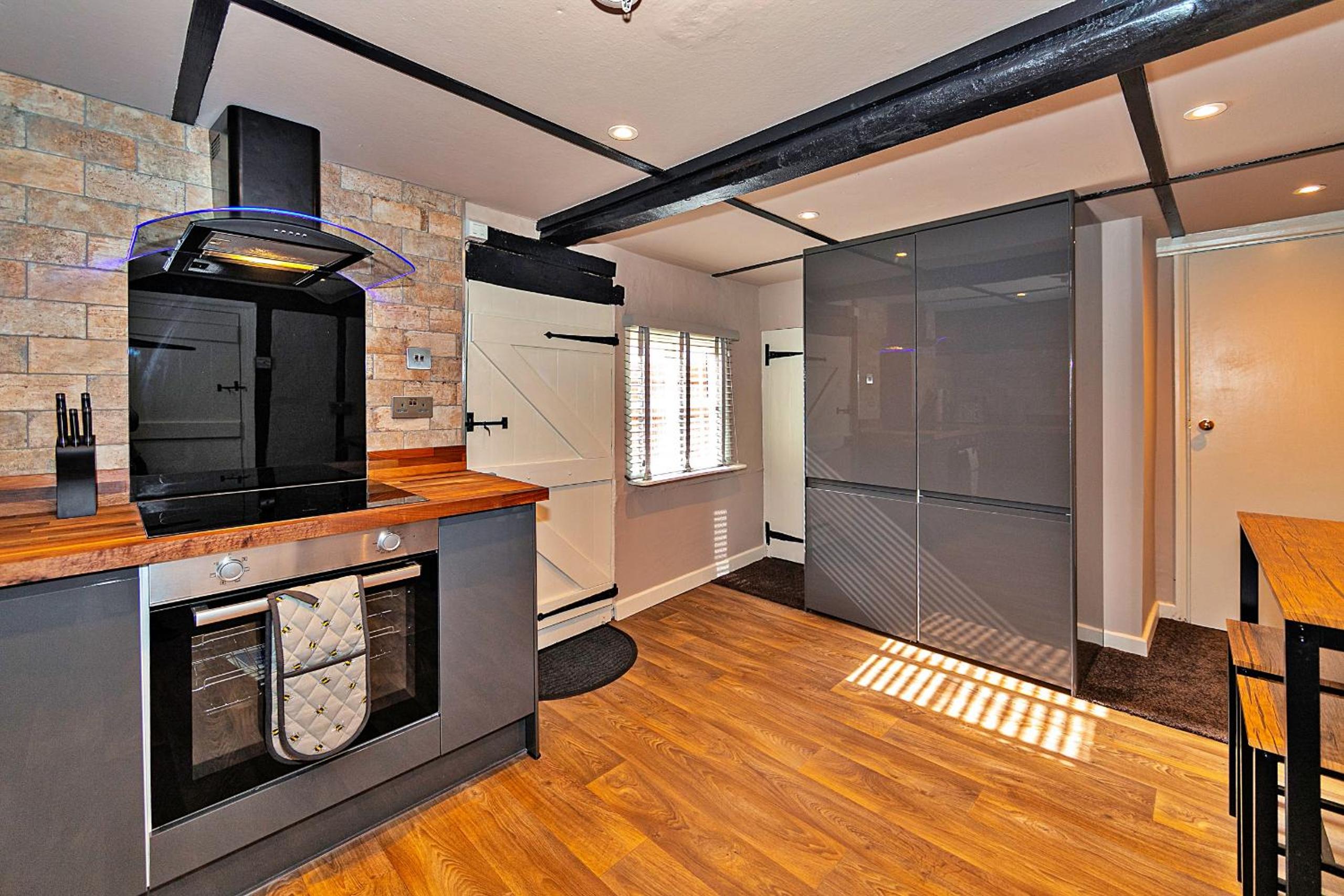 Finest Retreats - Chocolate Box Cottage