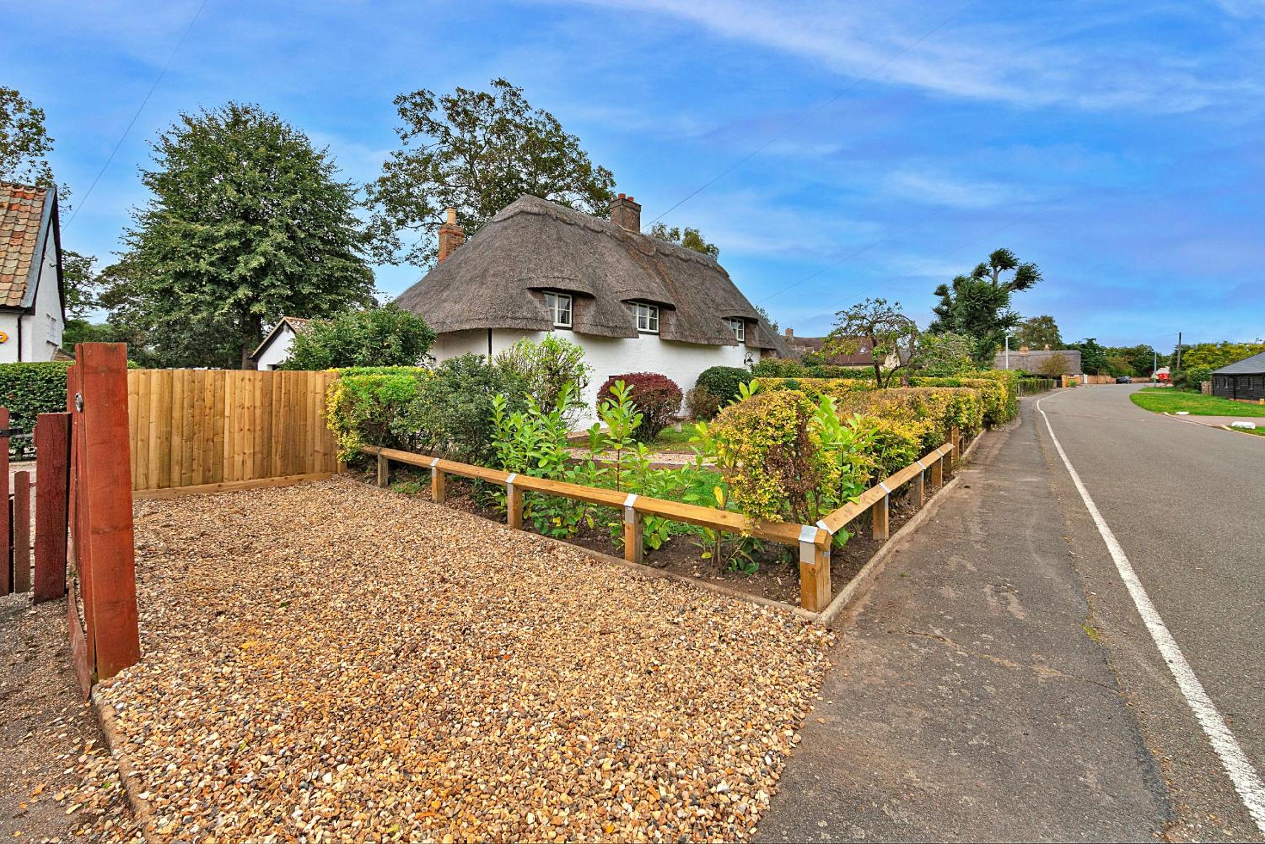 Finest Retreats - Chocolate Box Cottage