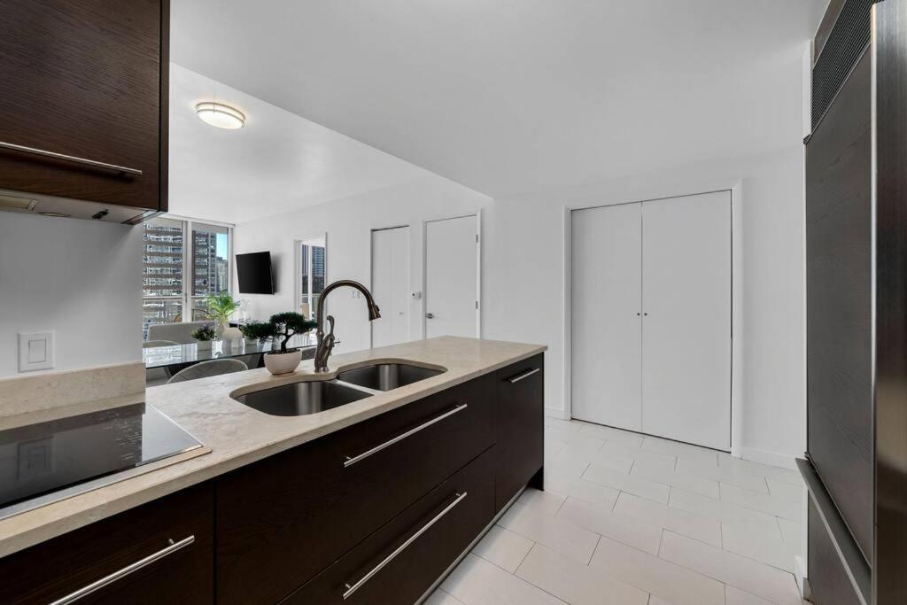 ICON W BRICKELL BY IMD MIAMI Splendid Ocean View 2BR 1BA