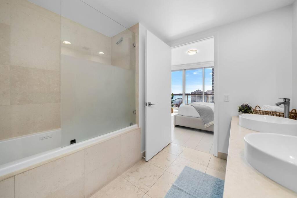 ICON W BRICKELL BY IMD MIAMI Splendid Ocean View 2BR 1BA