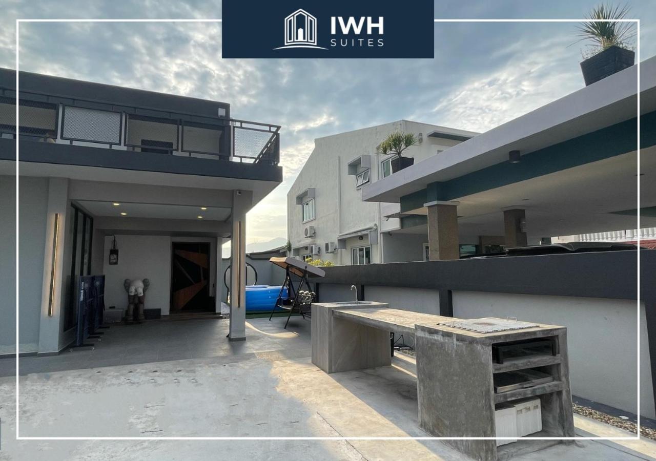 Ipoh 19A Villa for 12pax 6 Carpark with BBQ by IWH