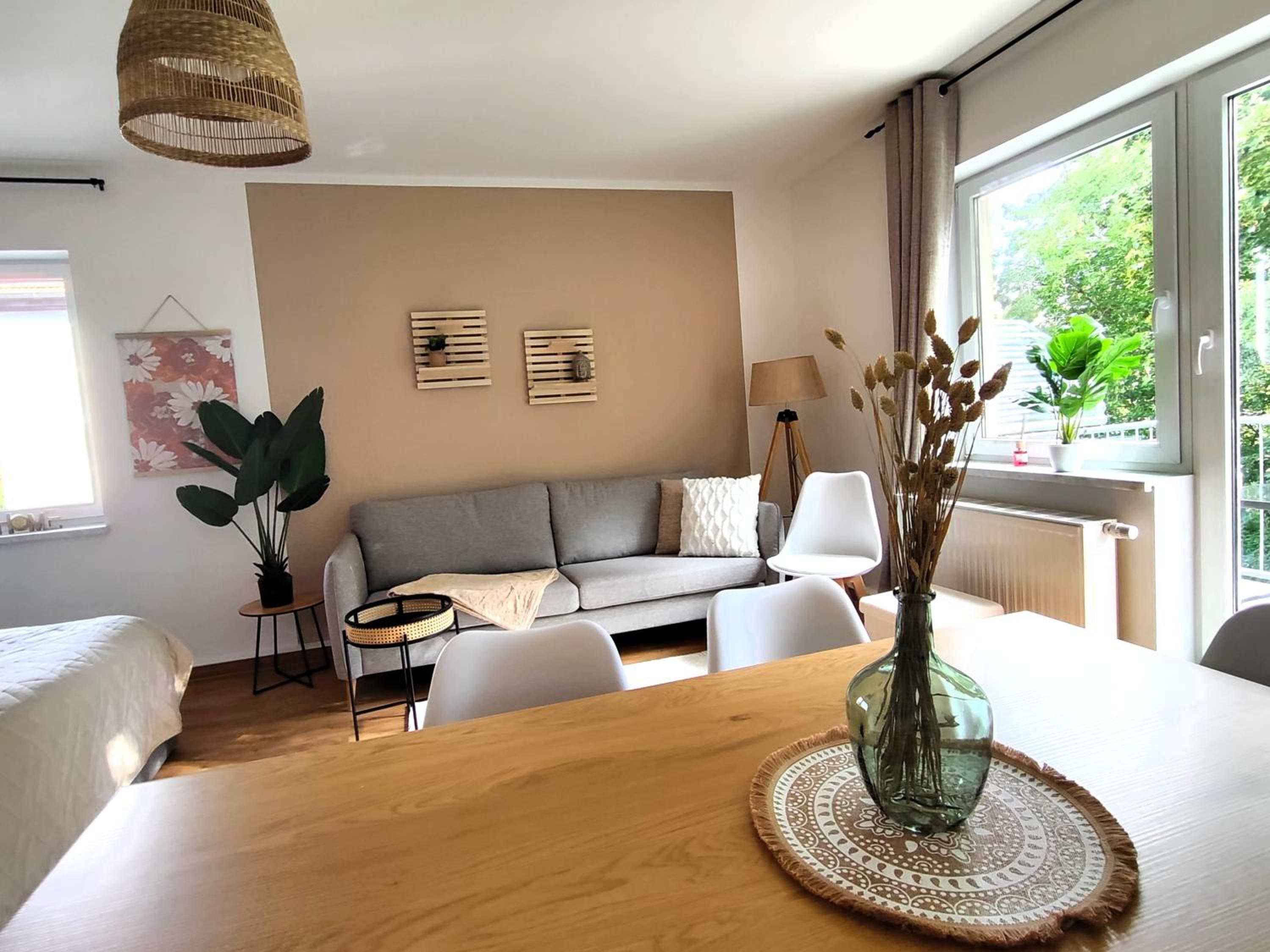 BohnApartments Bechstein - sehr ruhig - 3 Schlafzimmer - Balkon - Stellplätze- WLAN - Vollausstattung