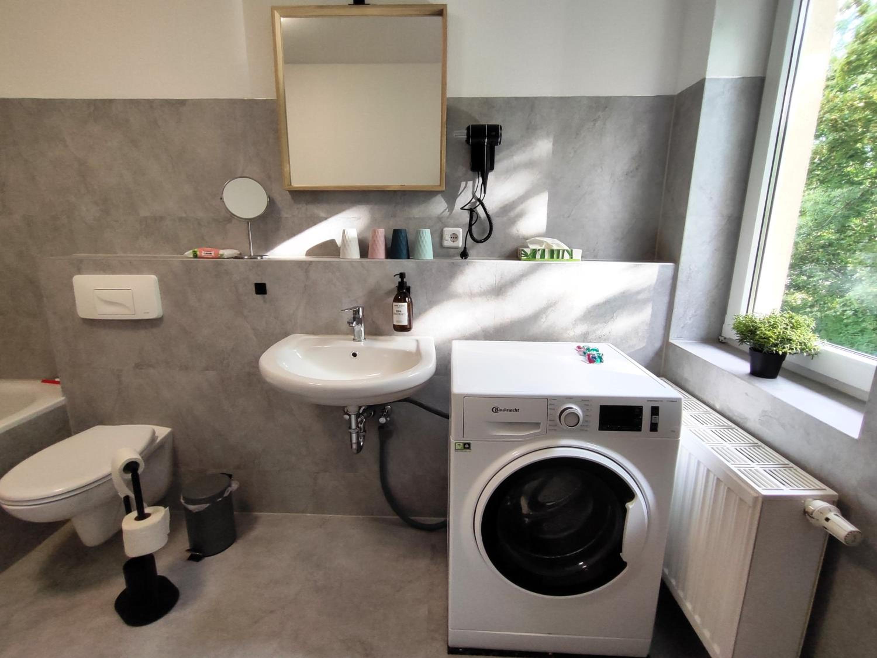 BohnApartments Bechstein - sehr ruhig - 3 Schlafzimmer - Balkon - Stellplätze- WLAN - Vollausstattung