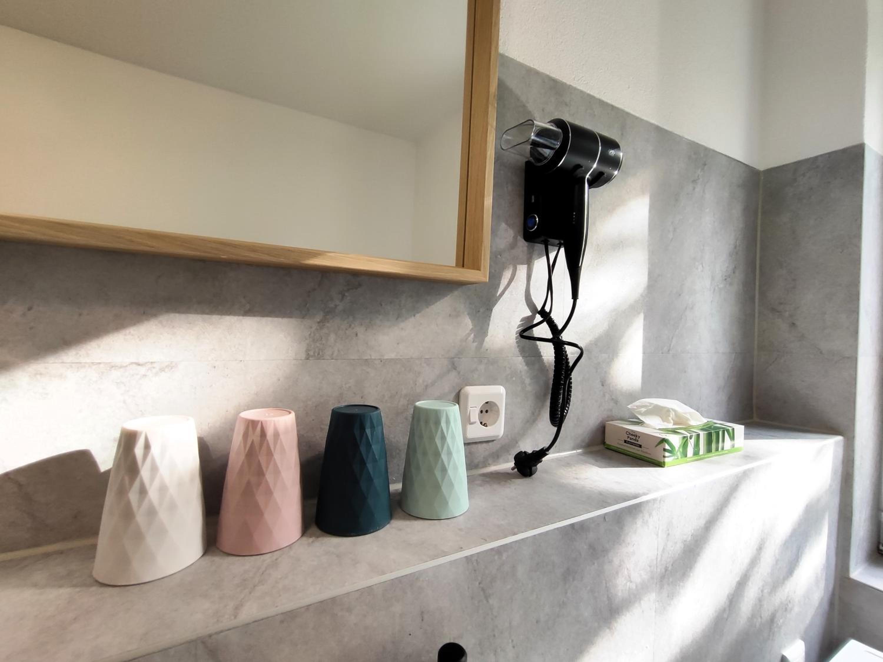 BohnApartments Bechstein - sehr ruhig - 3 Schlafzimmer - Balkon - Stellplätze- WLAN - Vollausstattung