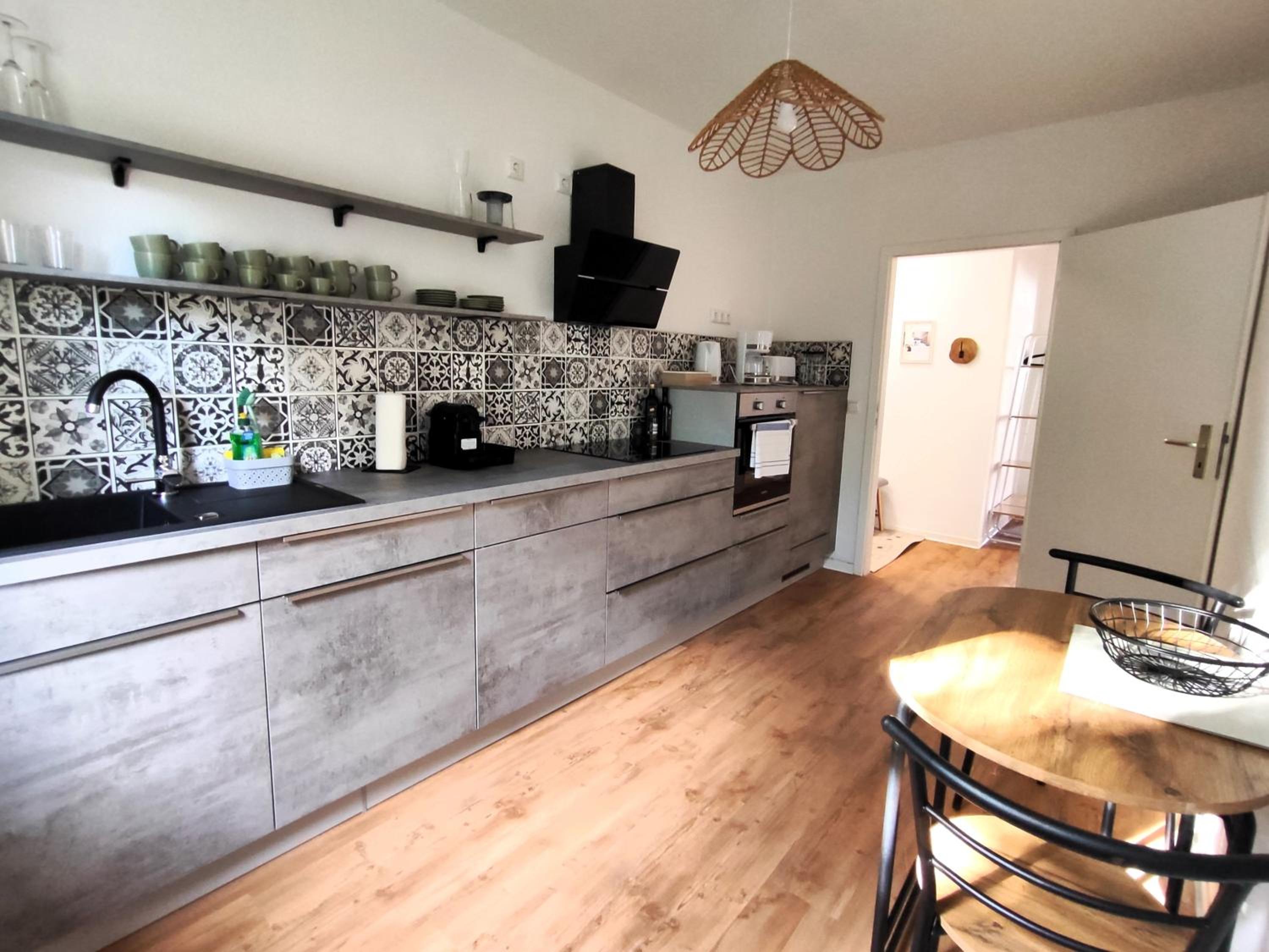 BohnApartments Bechstein - sehr ruhig - 3 Schlafzimmer - Balkon - Stellplätze- WLAN - Vollausstattung