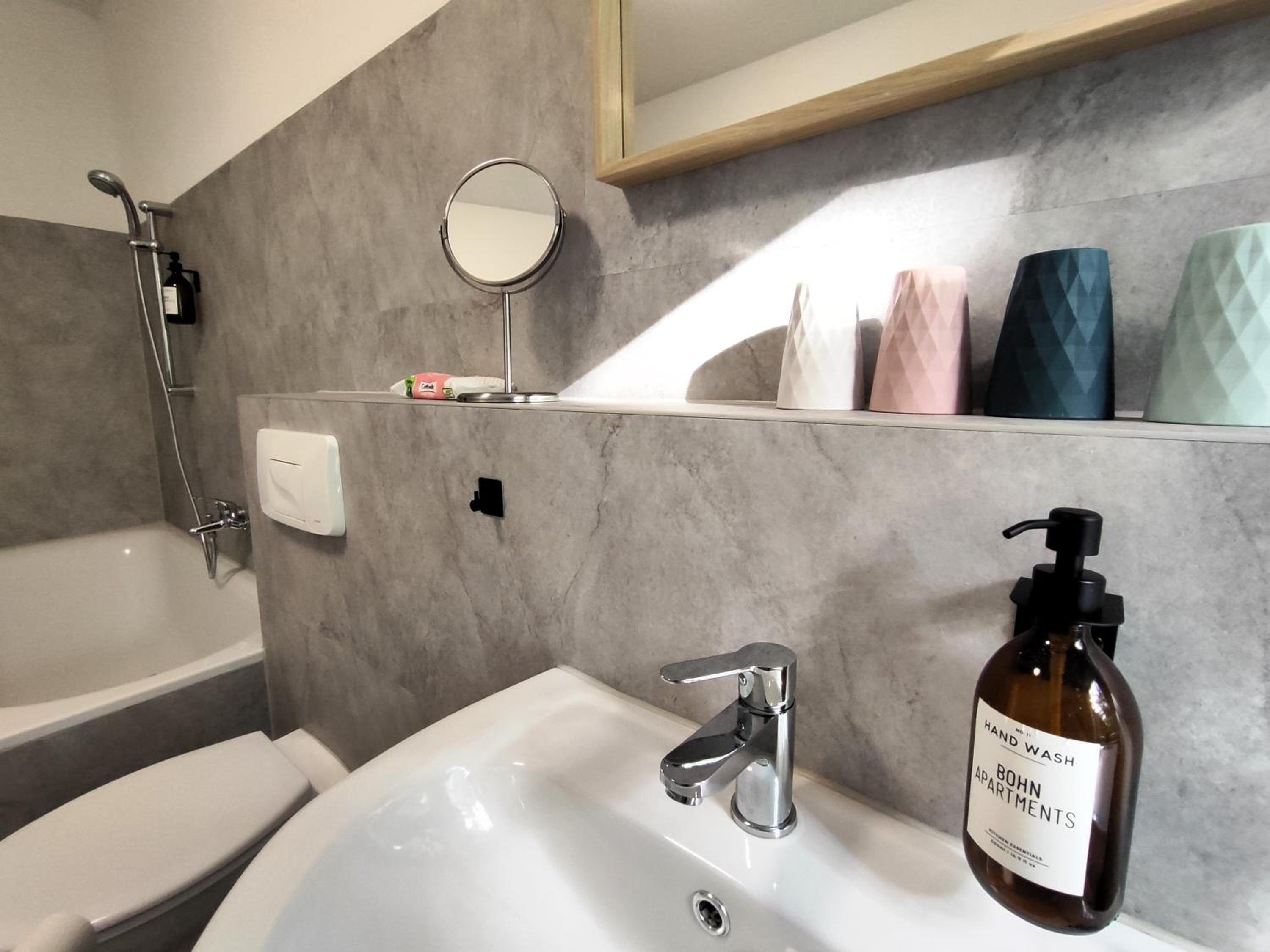 BohnApartments Bechstein - sehr ruhig - 3 Schlafzimmer - Balkon - Stellplätze- WLAN - Vollausstattung