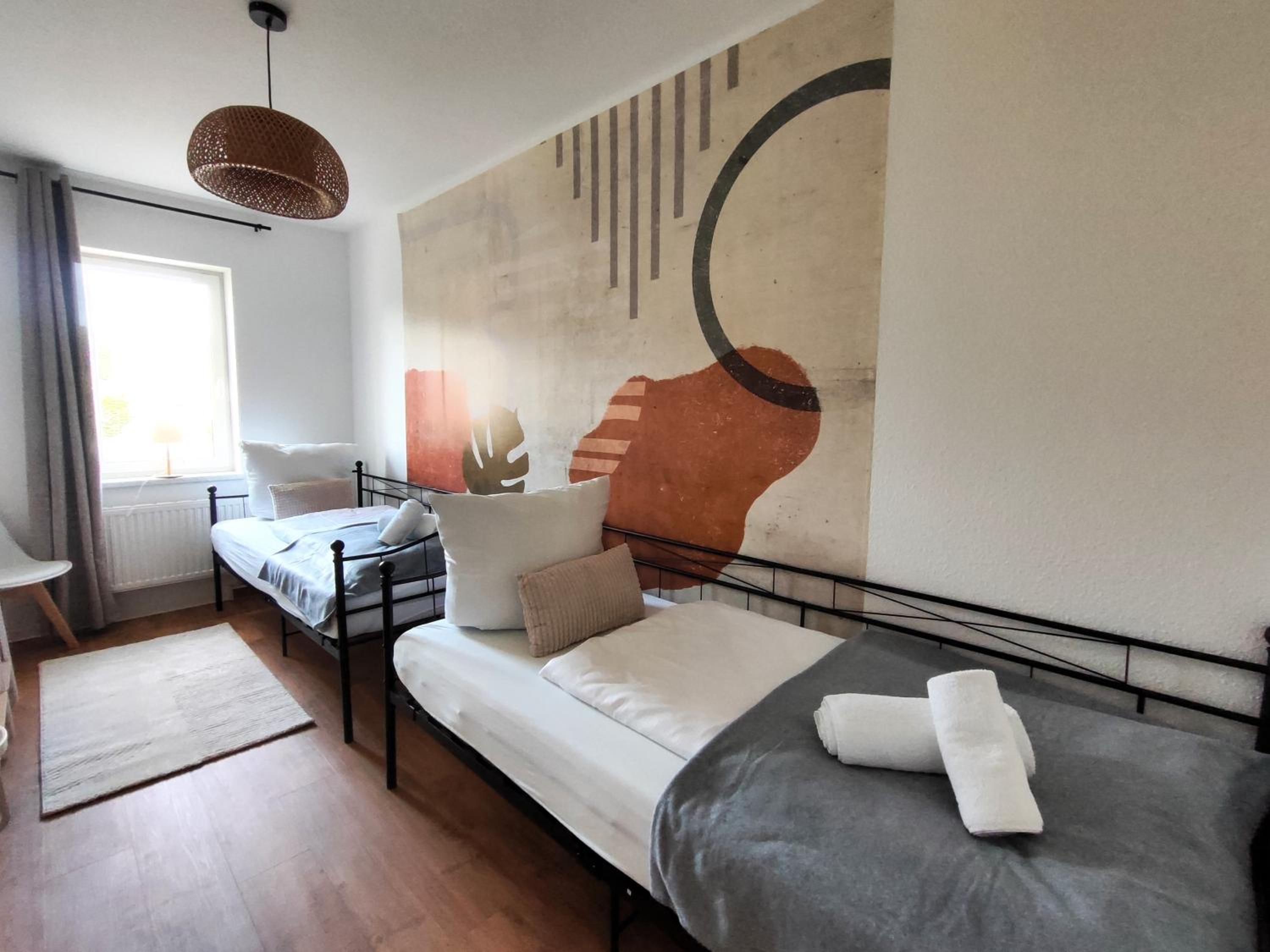 BohnApartments Bechstein - sehr ruhig - 3 Schlafzimmer - Balkon - Stellplätze- WLAN - Vollausstattung