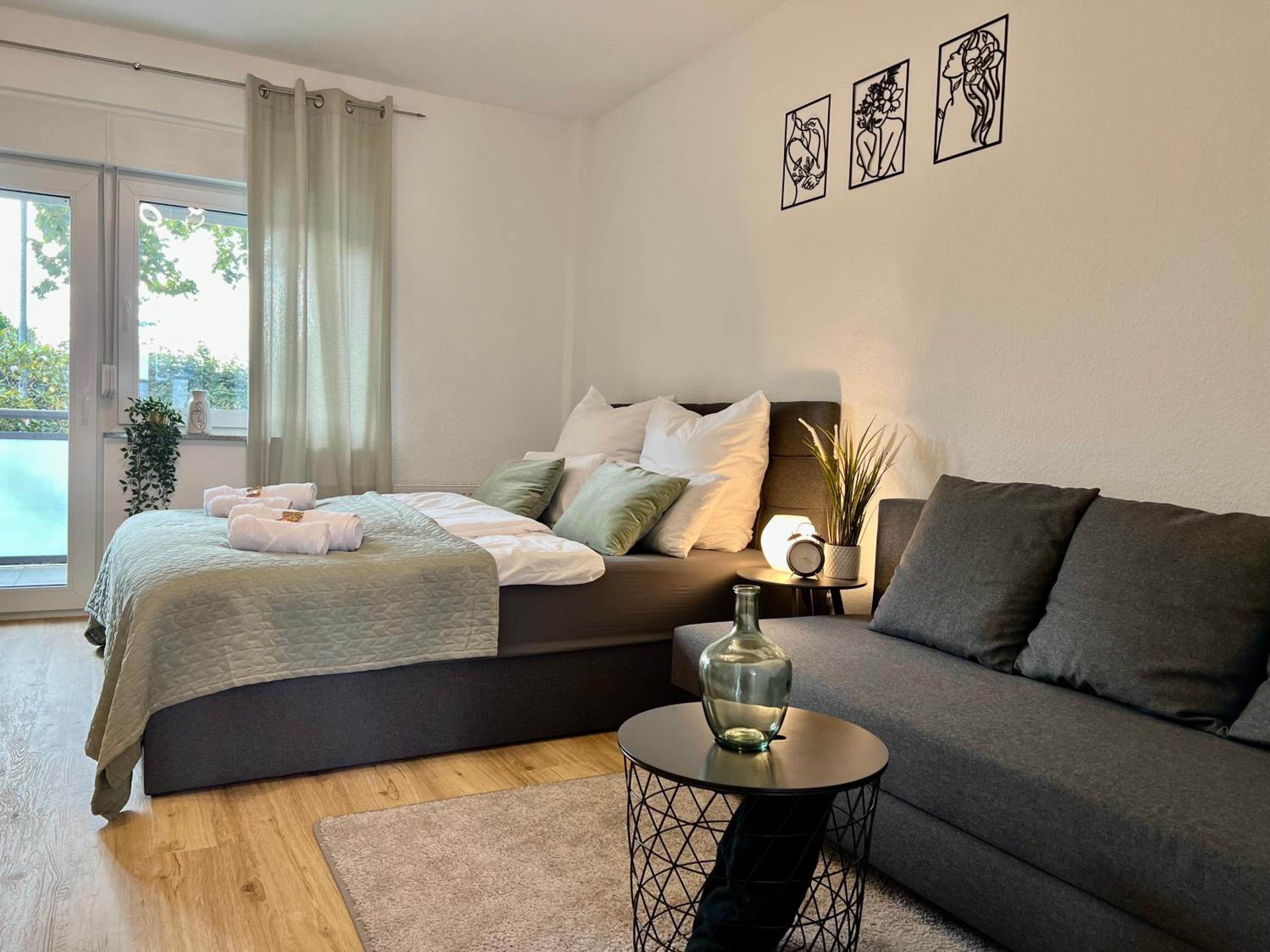 Design Apartment mit Balkon - Küche - Netflix