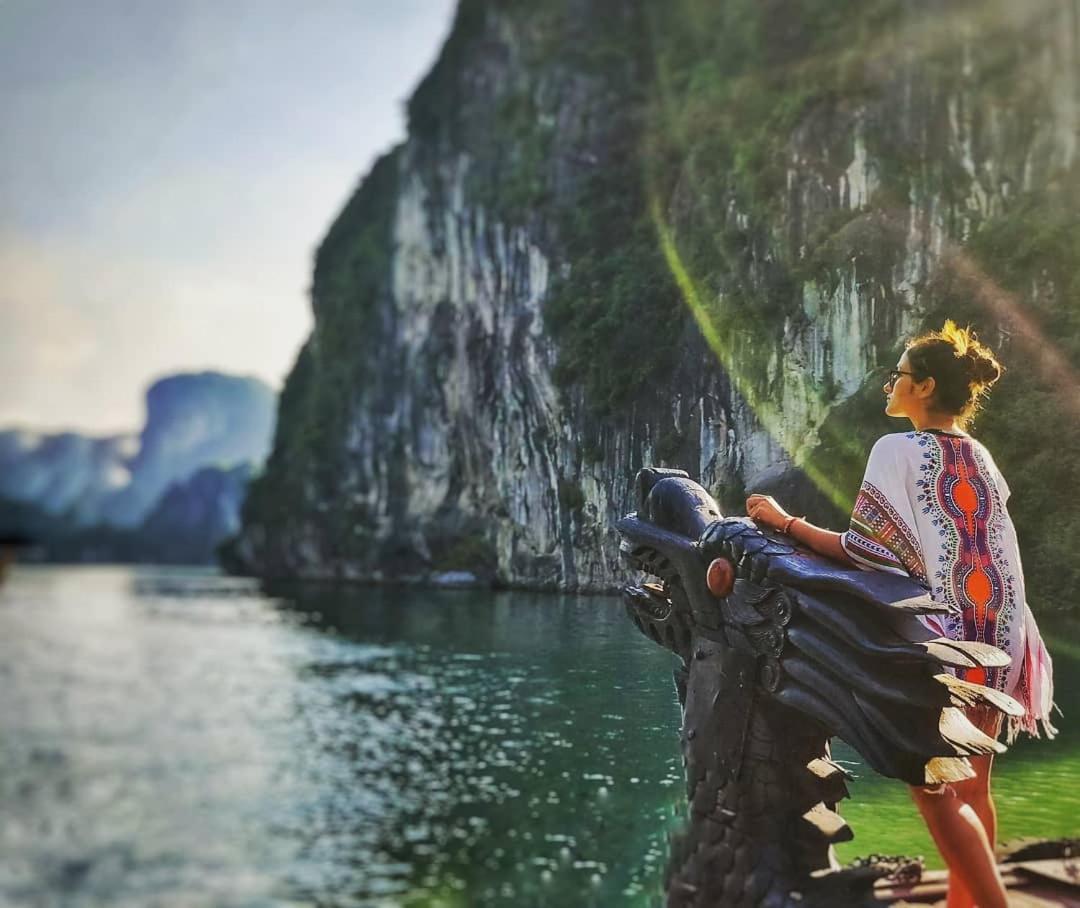 Minh Hằng Cruise view 5