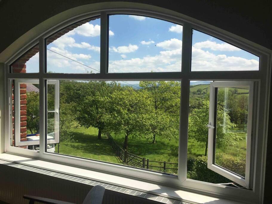 Beautiful Garden Cottage, close to Llandeilo.