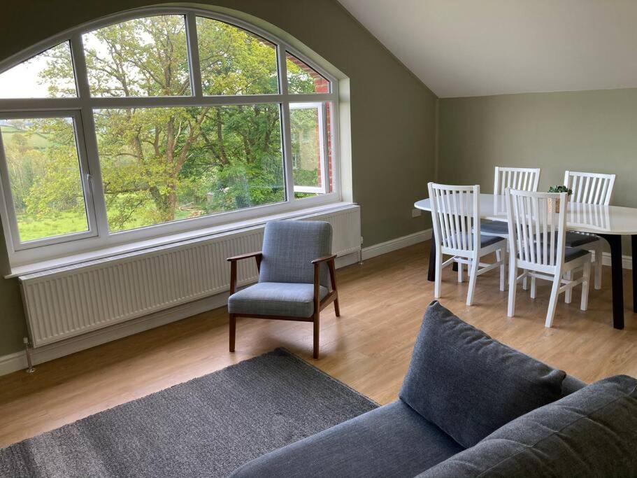 Beautiful Garden Cottage, close to Llandeilo.