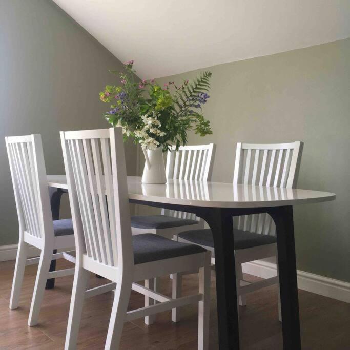 Beautiful Garden Cottage, close to Llandeilo.