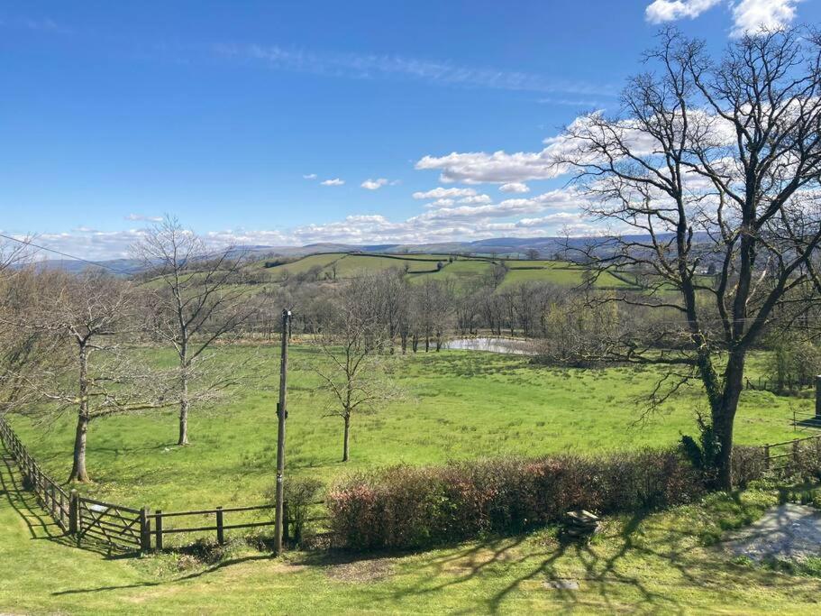 Beautiful Garden Cottage, close to Llandeilo.