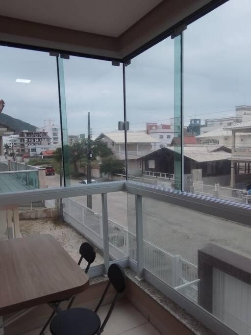 Apartamento em palmas gov celso ramos 70 m do mar