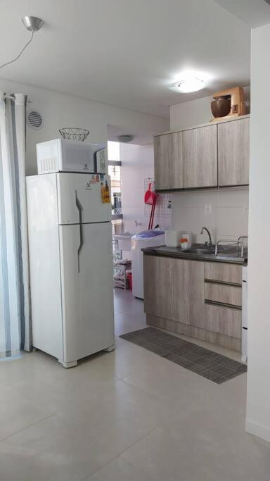 Apartamento em palmas gov celso ramos 70 m do mar