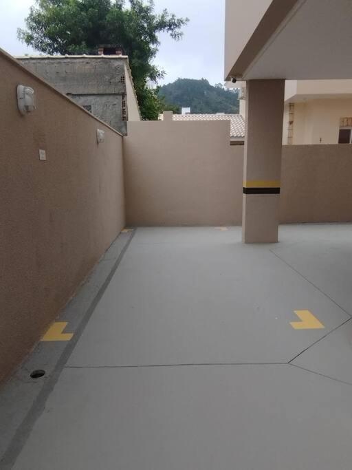 Apartamento em palmas gov celso ramos 70 m do mar
