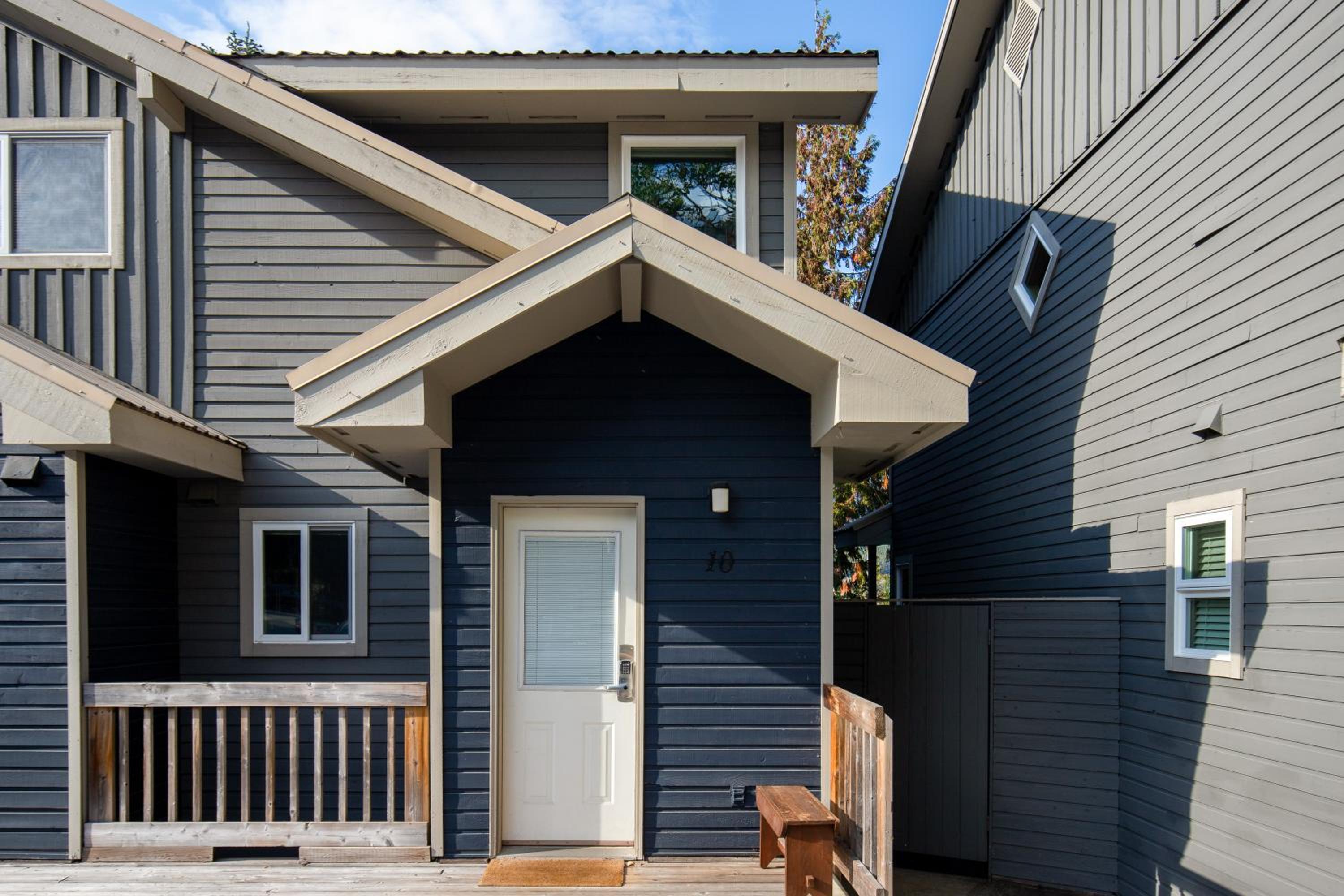 Beautiful Multi-Level Townhome 2BR in Creekside by Harmony Whistler