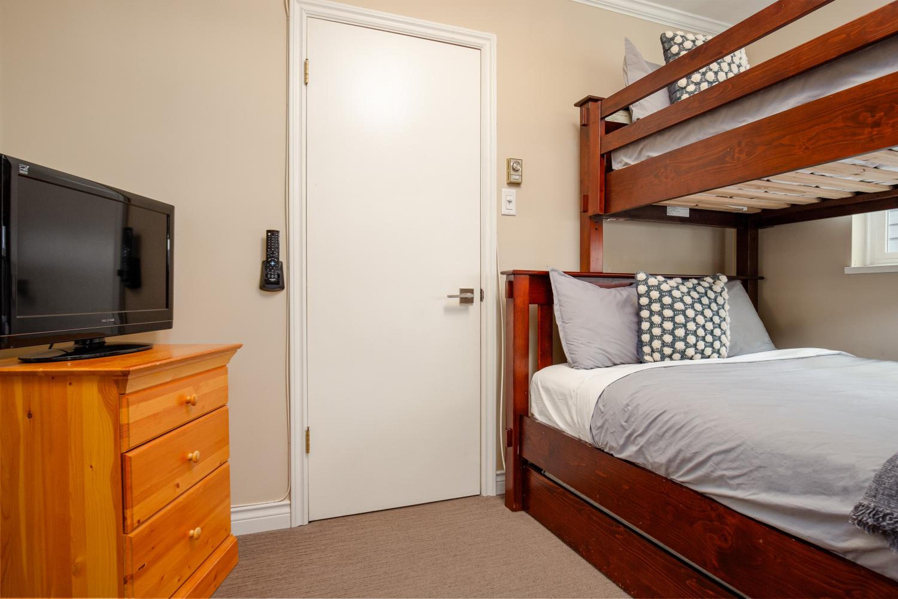 Beautiful Multi-Level Townhome 2BR in Creekside by Harmony Whistler