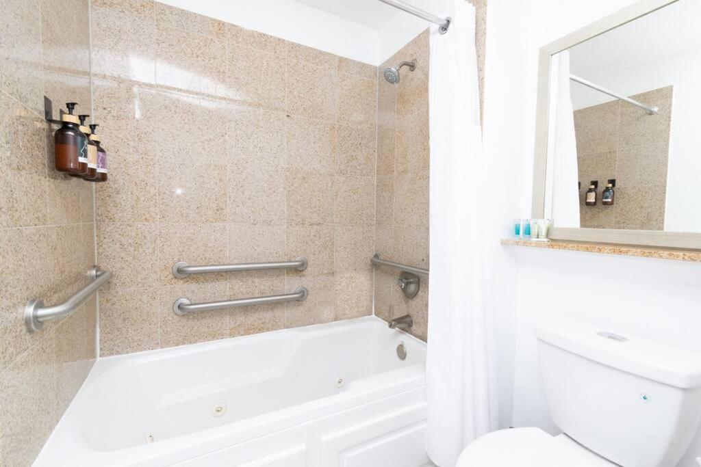 Orlando Blue Heron condo 1 mile from Disney