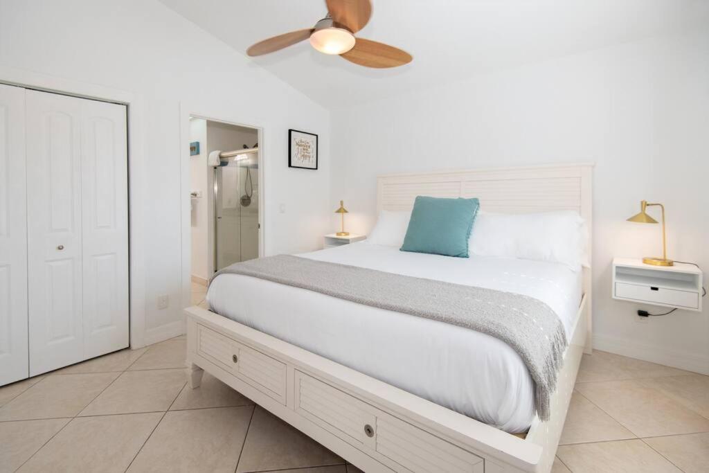 Private Beach Compound - 4 Units - Sleeps 30 - Pets OK view 3