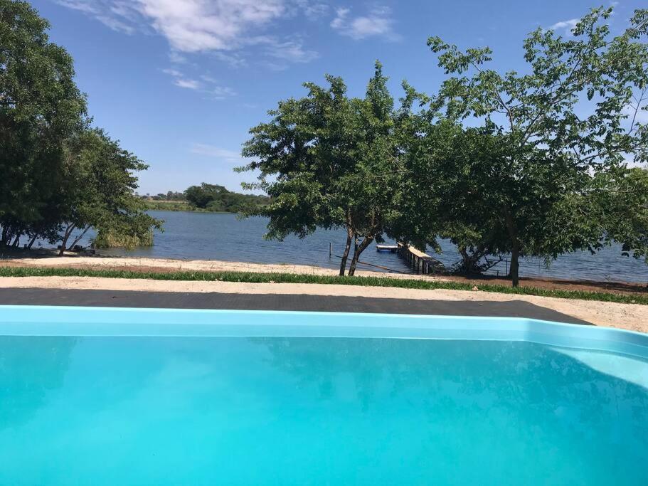 Chalé do lago no campo em Zacarias SP