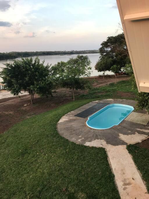 Chalé do lago no campo em Zacarias SP