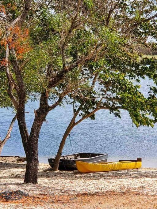 Chalé do lago no campo em Zacarias SP