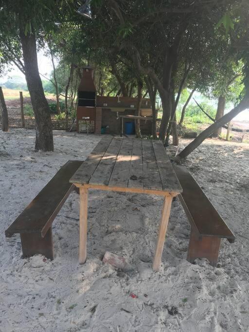 Chalé do lago no campo em Zacarias SP