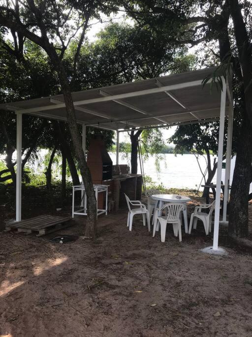 Chalé do lago no campo em Zacarias SP