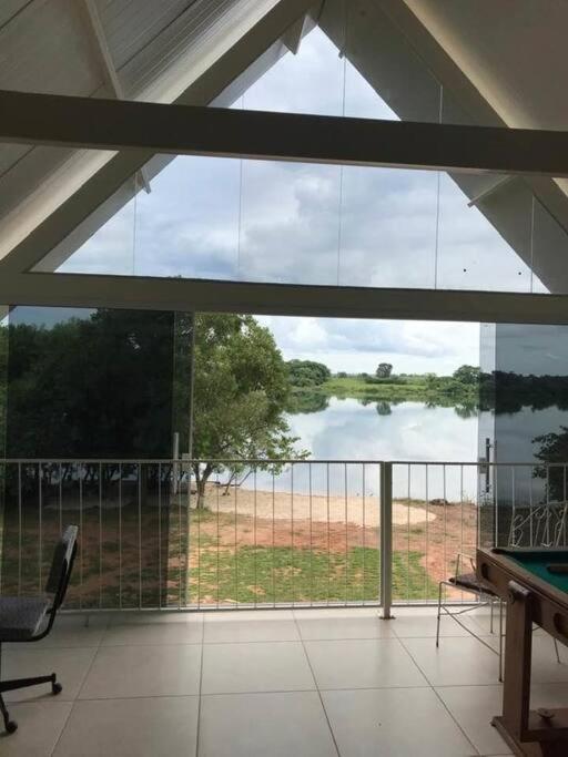 Chalé do lago no campo em Zacarias SP