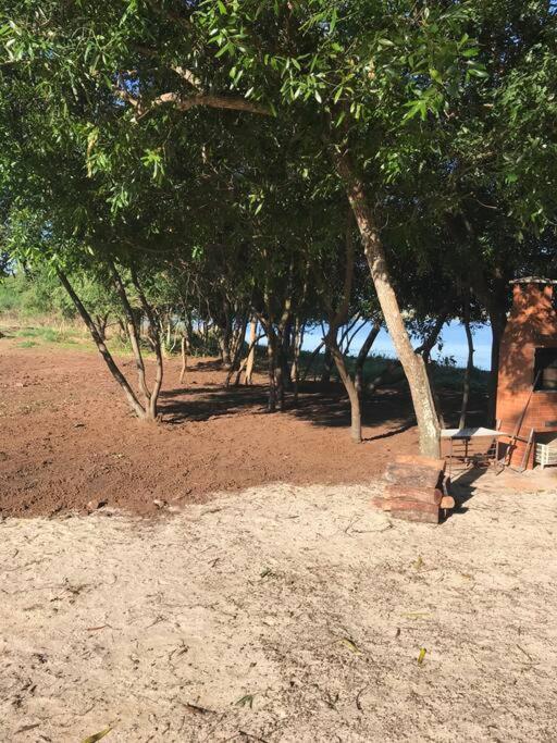 Chalé do lago no campo em Zacarias SP