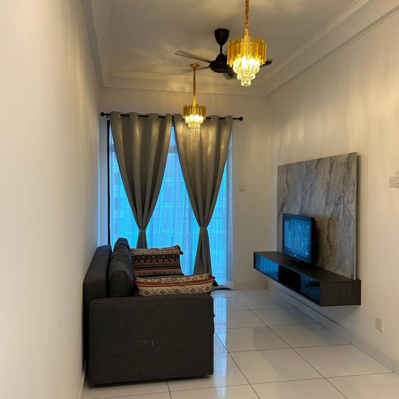 Paradigm Mall 1BR-Poolview-Netflix-WiFi by JB RelaX Homestay