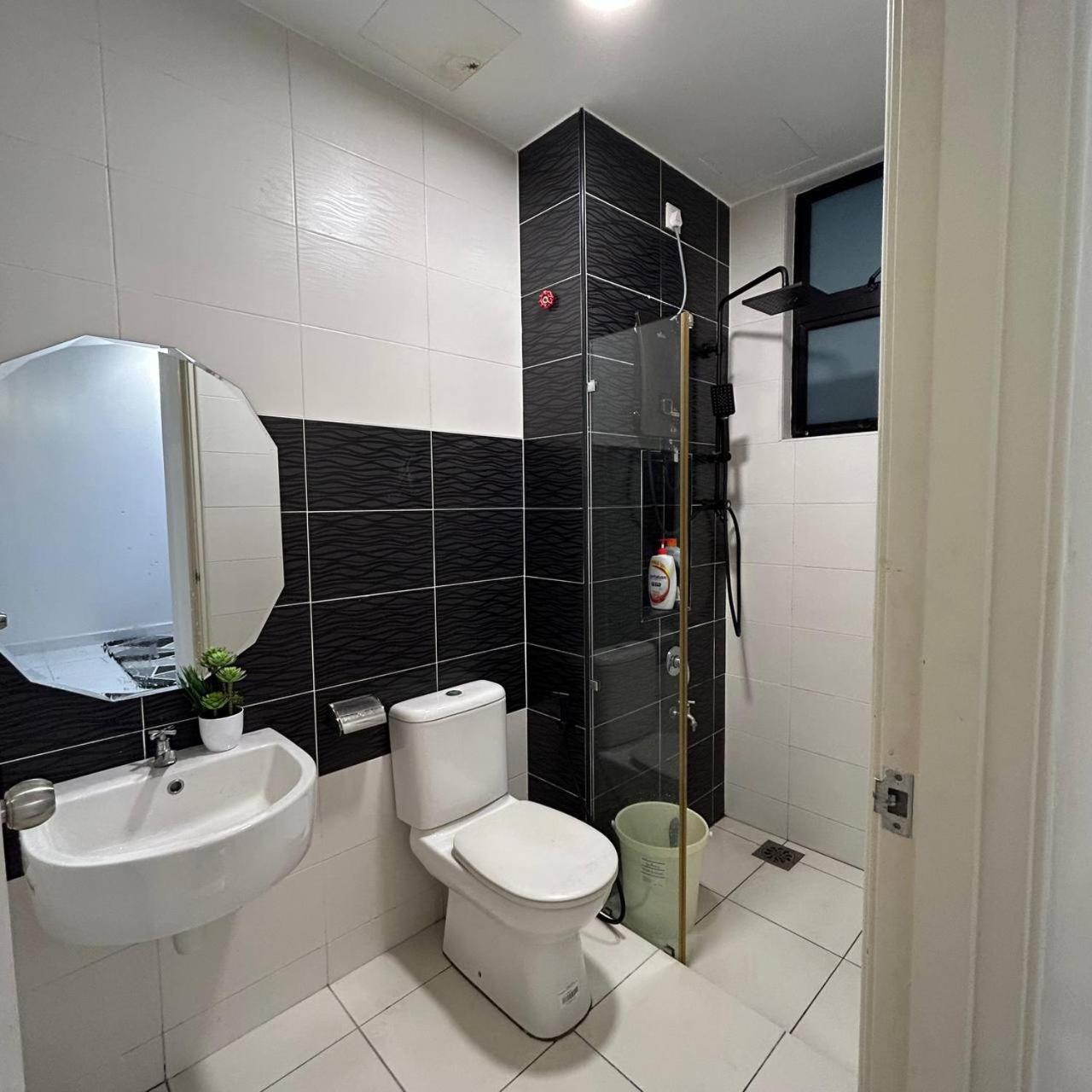 Paradigm Mall 1BR-Poolview-Netflix-WiFi by JB RelaX Homestay