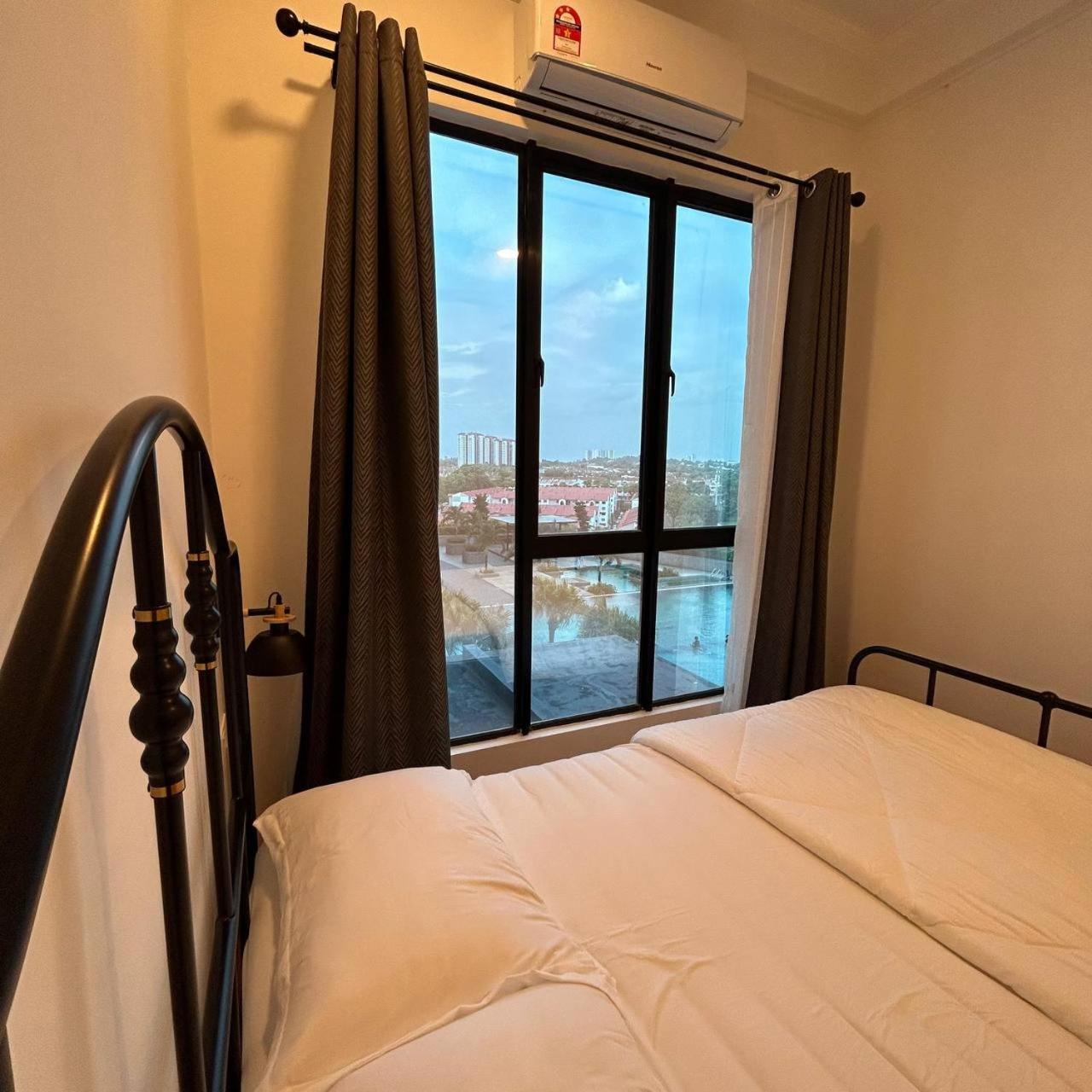 Paradigm Mall 1BR-Poolview-Netflix-WiFi by JB RelaX Homestay