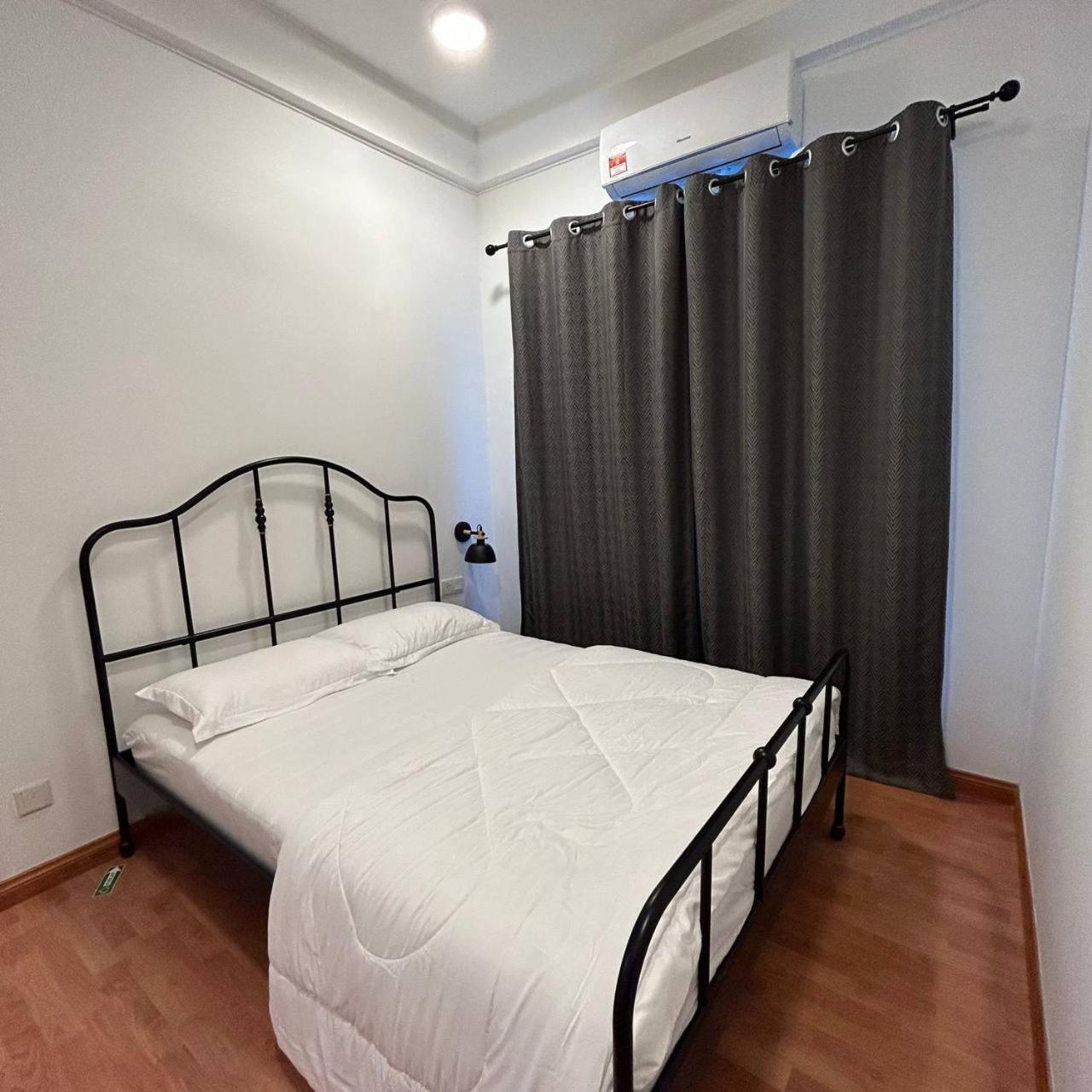Paradigm Mall 1BR-Poolview-Netflix-WiFi by JB RelaX Homestay