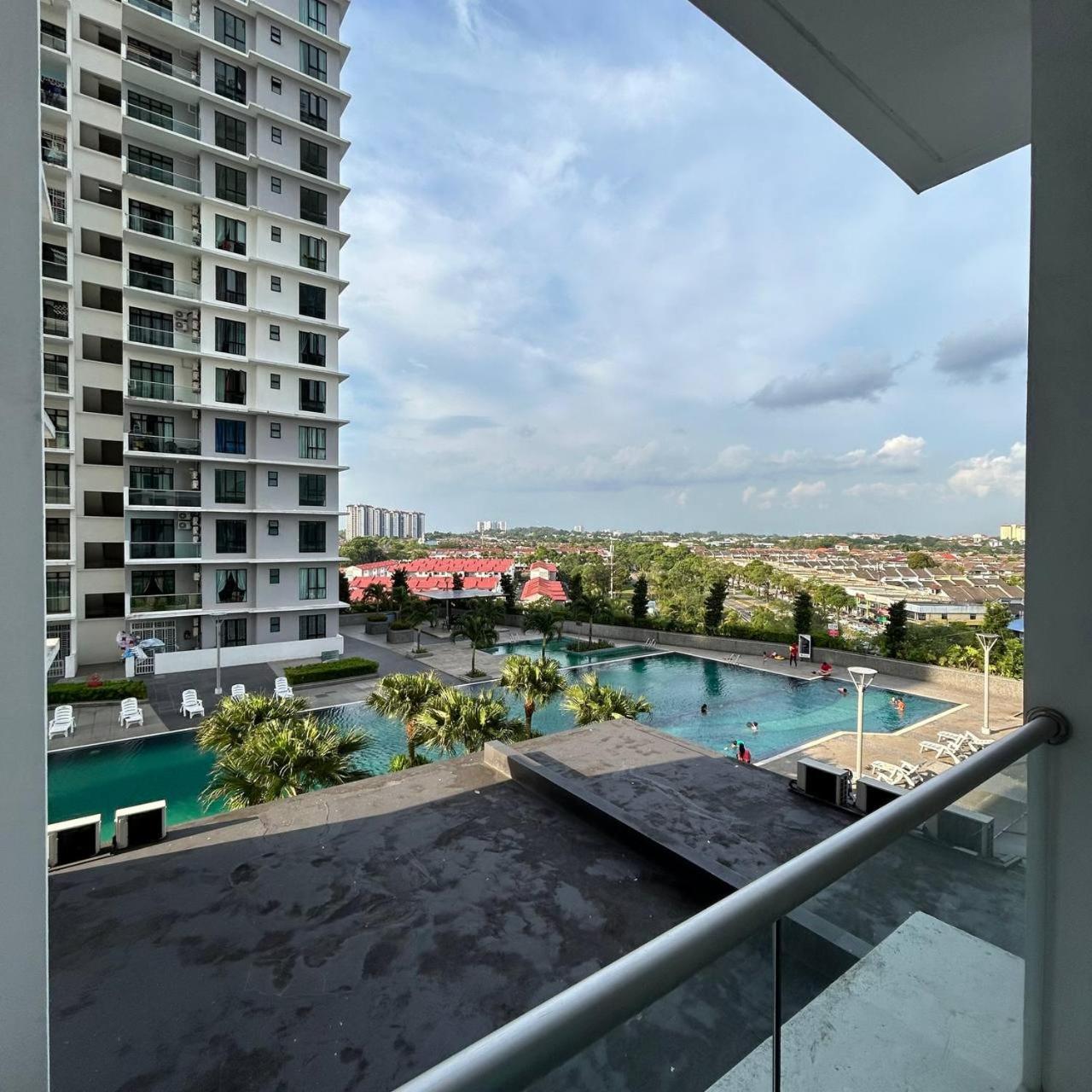 Paradigm Mall 1BR-Poolview-Netflix-WiFi by JB RelaX Homestay