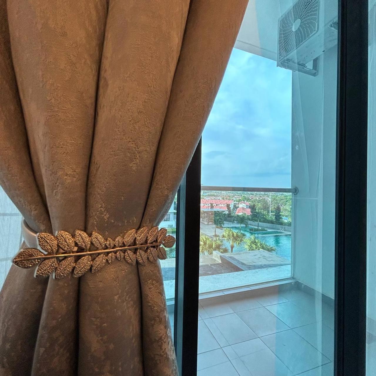Paradigm Mall 1BR-Poolview-Netflix-WiFi by JB RelaX Homestay