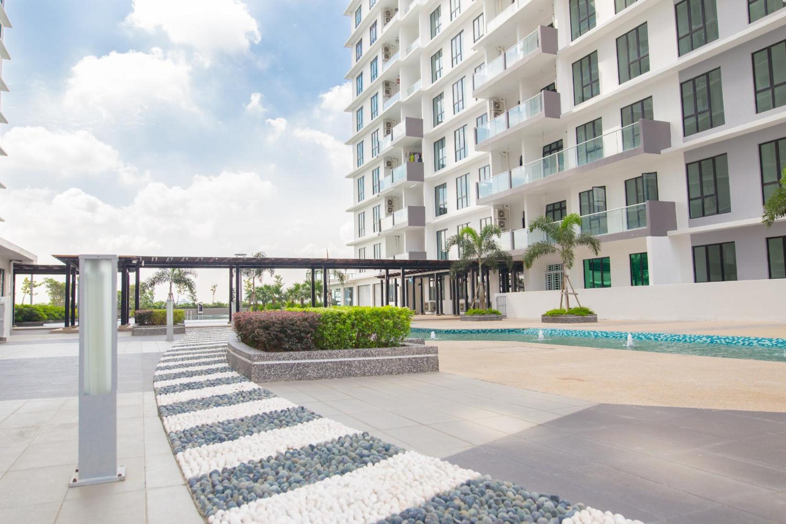 Paradigm Mall 1BR-Poolview-Netflix-WiFi by JB RelaX Homestay