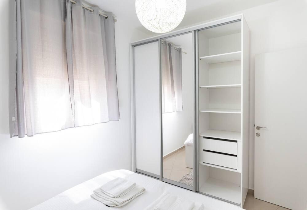 Neat 4BR Apt. With Parking/High Floor/Elevator/AC view 2