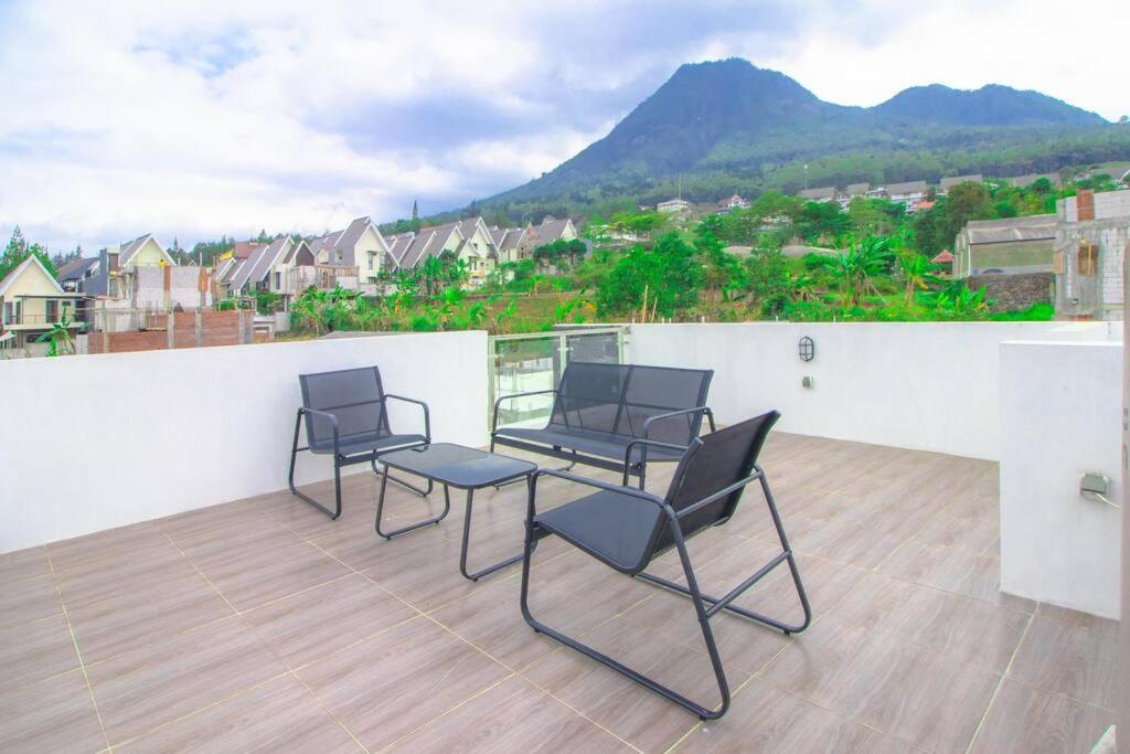 Villa Syariah Solaris with Private Pool & Rooftop view 2