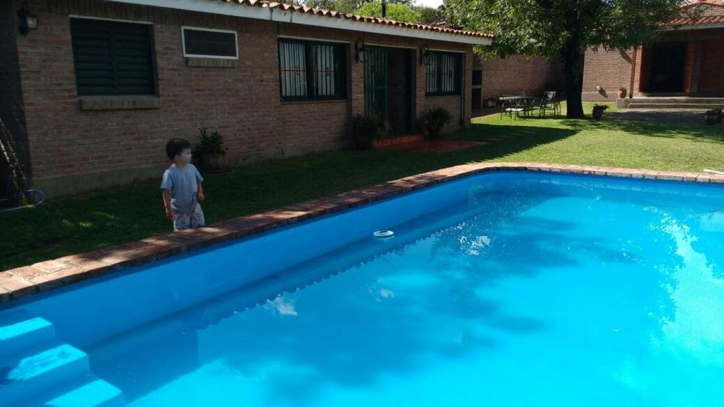 Casa chalet con pileta en temporada