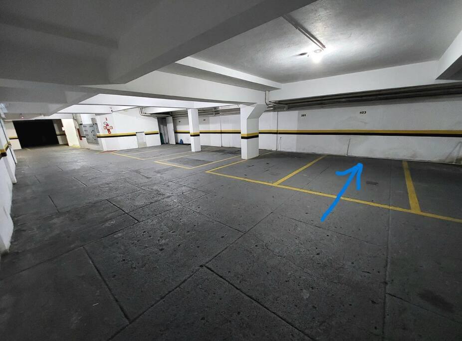 Melhor custo benefício no centro 4 pessoas, 2Q, ar, garagem, cozinha completa