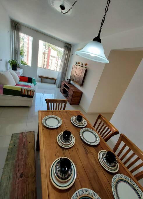 Melhor custo benefício no centro 4 pessoas, 2Q, ar, garagem, cozinha completa