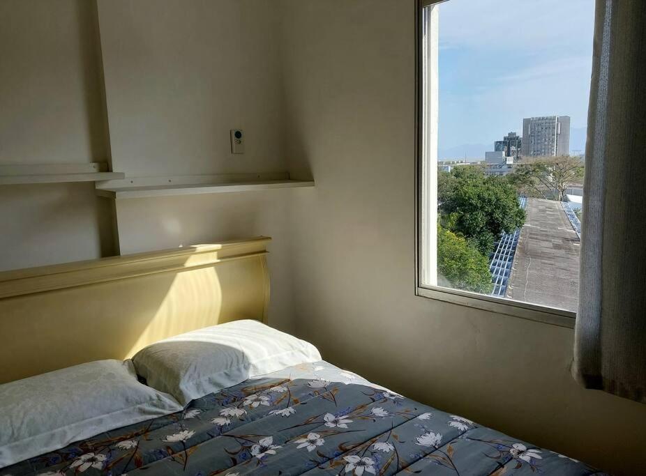 Melhor custo benefício no centro 4 pessoas, 2Q, ar, garagem, cozinha completa